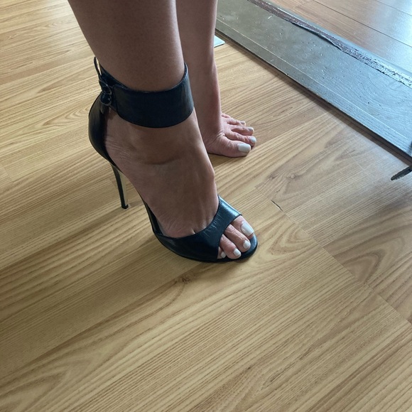 Women’s size 8 - Chinese laundry nwot - never work - excellent condition - Picture 3 of 4